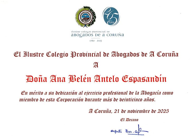 Mérito honorífico por más de 25 años de ejercicio profesional