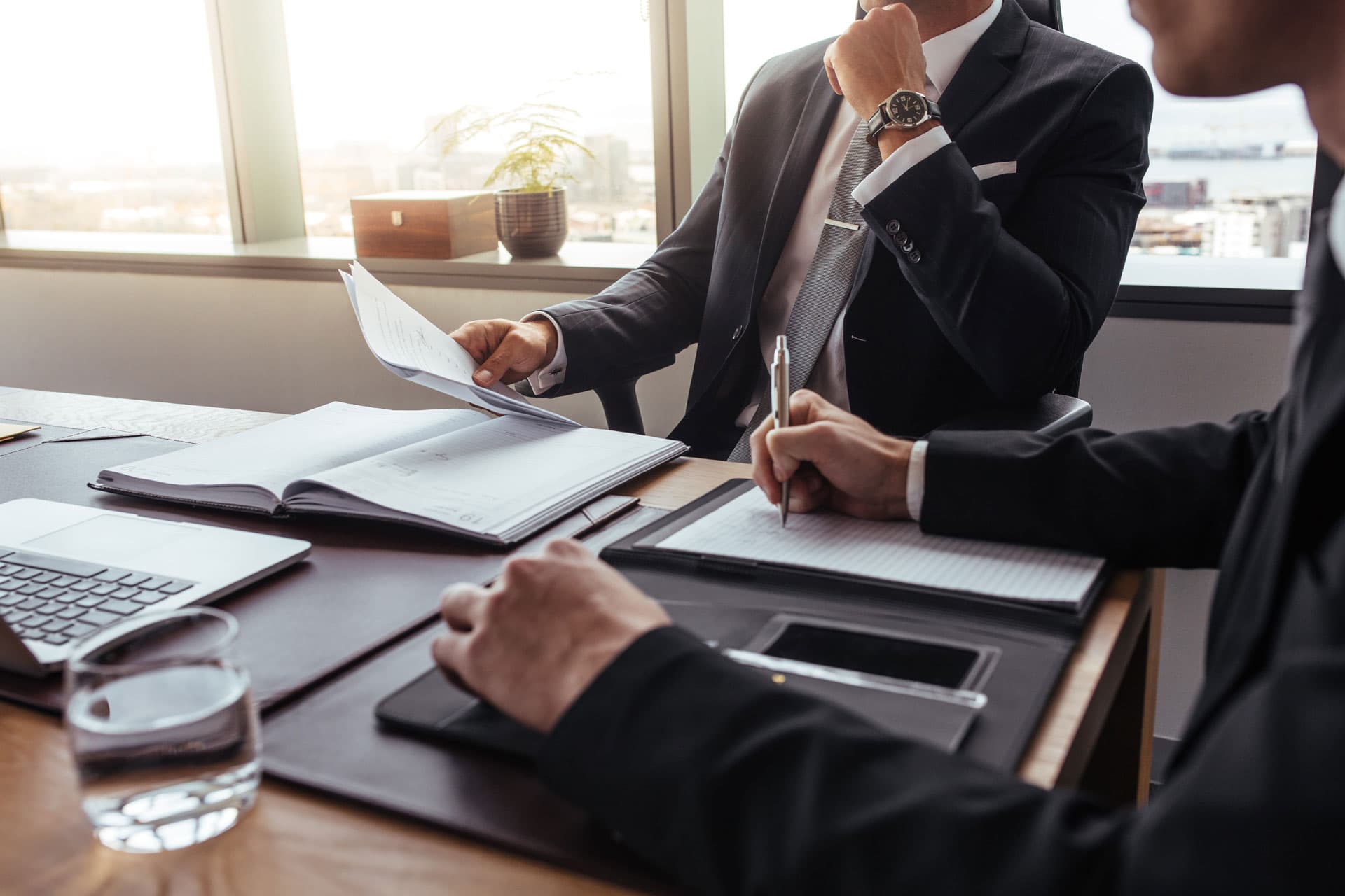 Consulte su caso con nuestros abogados en Baio