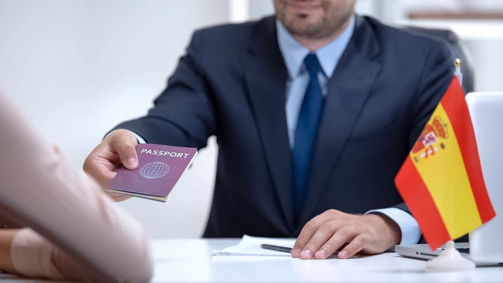 Su situación legal en España, en buenas manos