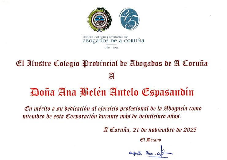 Mérito honorífico por más de 25 años de ejercicio profesional