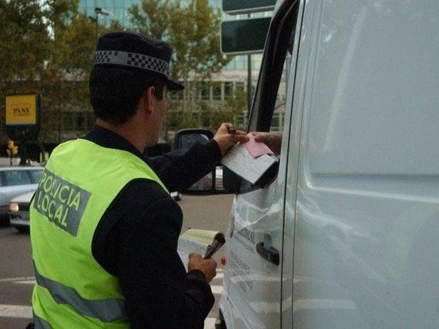  ¿QUIÉN TIENE COMPETENCIA PARA SANCIONAR LAS INFRACCIONES A LA LEY DE TRÁFICO COMETIDAS EN VÍAS URBANAS?